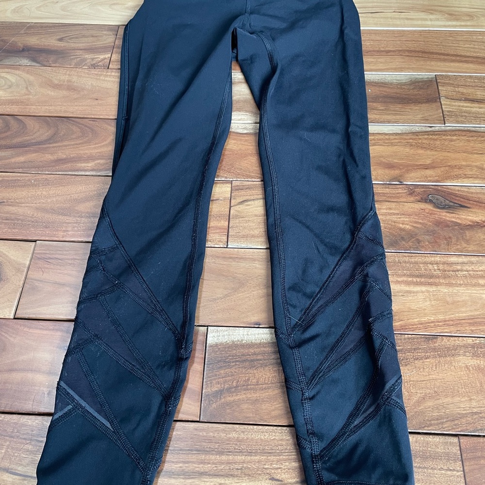 Lululemon Athletica Black Mesh Panel Leggings size 2